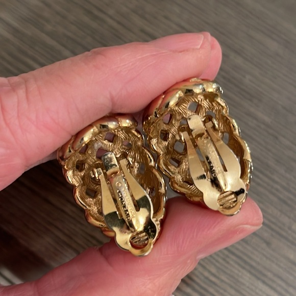 Large Vintage Givenchy Basket Weave Earrings Clip On Signed Gold-tone - Picture 10 of 17